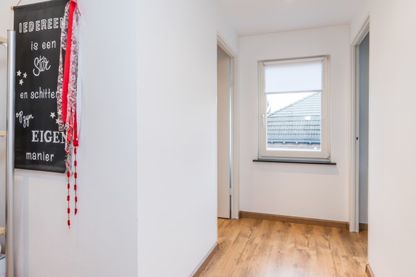 Foto - Te koop: Instapklare, monumentale woning met ruime woonkamer, tuinkamer en echte Amerikaanse veranda op een ruim perceel in Landgraaf.